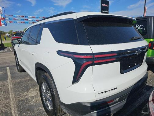 2024 Chevrolet Traverse LT