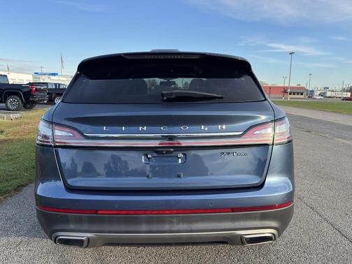 2019 Lincoln Nautilus Select