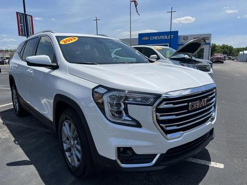 Photo 3 of 20 of 2022 GMC Terrain SLT