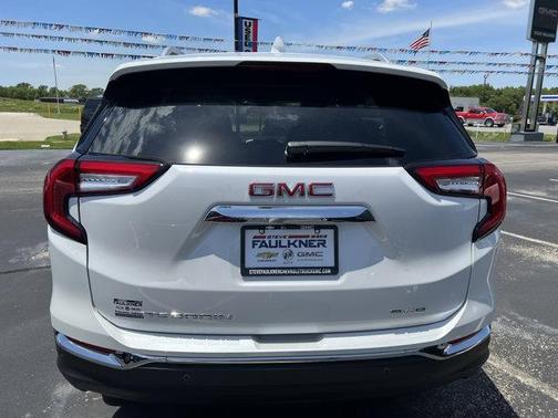 Photo 5 of 20 of 2022 GMC Terrain SLT