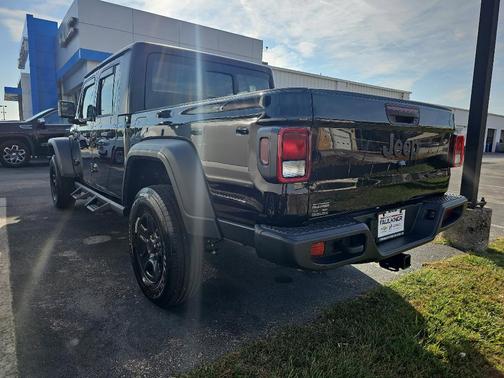 2024 Jeep Gladiator Sport