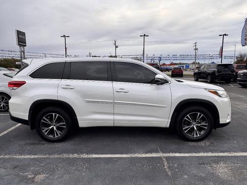 2018 Toyota Highlander LE