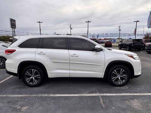 2018 Toyota Highlander LE