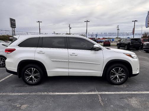 2018 Toyota Highlander LE