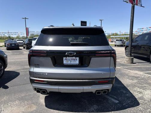 Sterling Gray Metallic 2025 Chevrolet Traverse LT