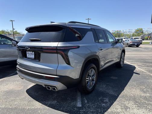 Sterling Gray Metallic 2025 Chevrolet Traverse LT