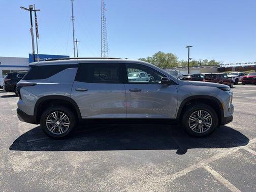 Sterling Gray Metallic 2025 Chevrolet Traverse LT