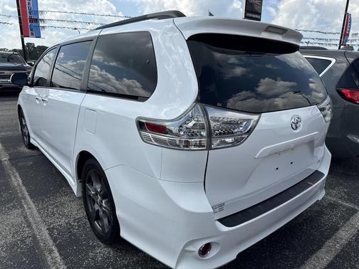 2017 Toyota Sienna SE