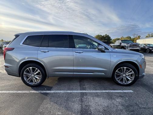 2025 Cadillac XT6 Premium Luxury FWD