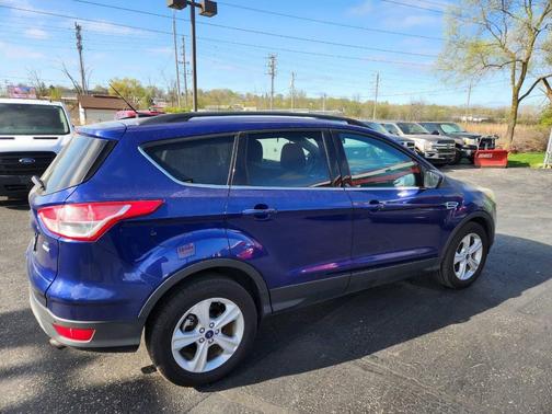 Blue 2015 Ford Escape SE