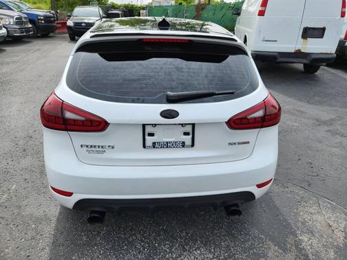 White 2017 Kia Forte SX