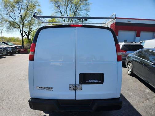 White 2015 Chevrolet Express 3500 3500 3dr Extended Cargo Van w/1WT