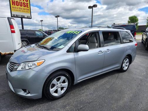 Gray 2013 Toyota Sienna XLE