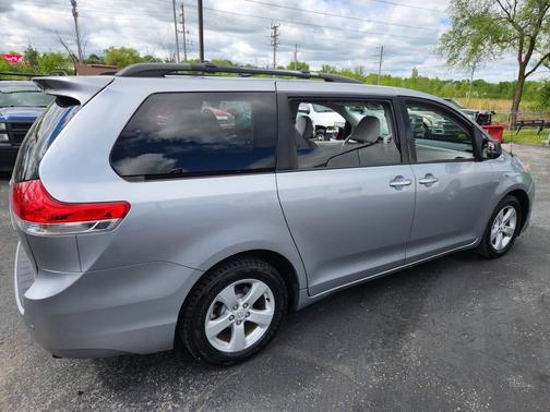 Gray 2013 Toyota Sienna XLE
