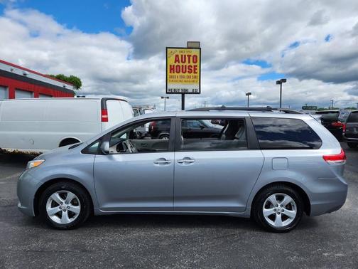 Gray 2013 Toyota Sienna XLE