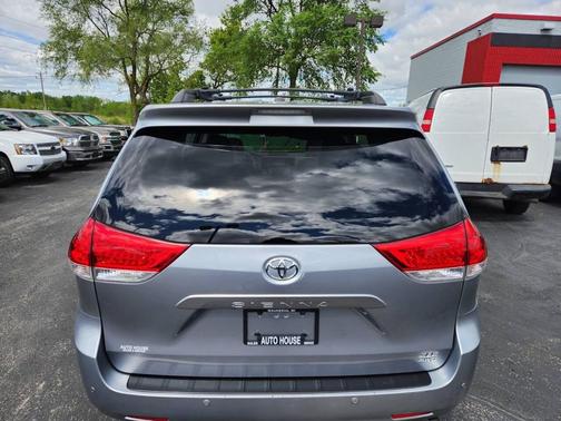 Gray 2013 Toyota Sienna XLE