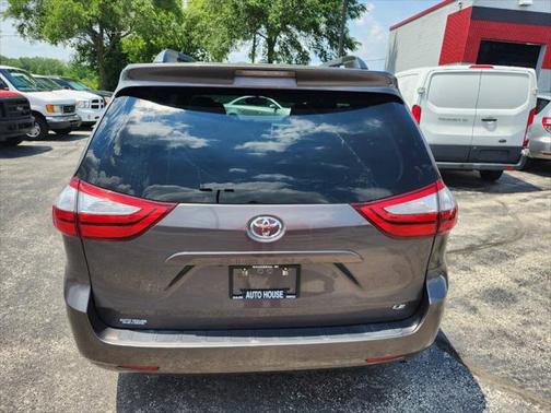 2017 Toyota Sienna LE