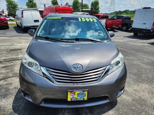2017 Toyota Sienna LE