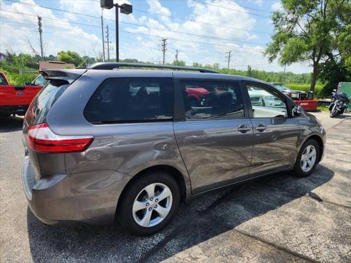 2017 Toyota Sienna LE