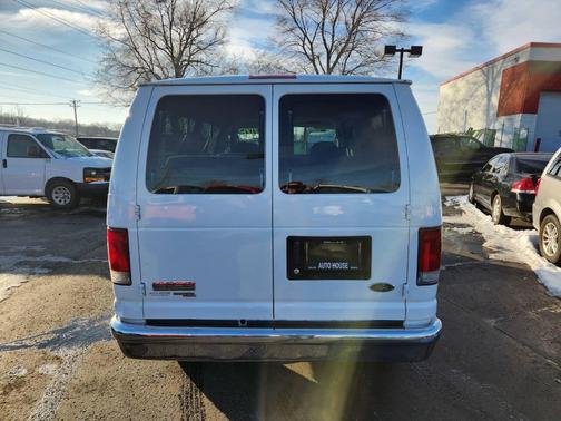 2007 Ford E350 Super Duty XL Wagon