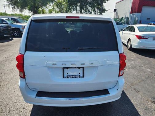 White 2015 Dodge Grand Caravan AVP/SE