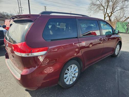 2013 Toyota Sienna LE