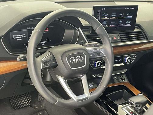 2022 Audi Q5 45 S line Premium Plus