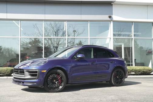 Gentian Blue Metallic 2023 Porsche Macan