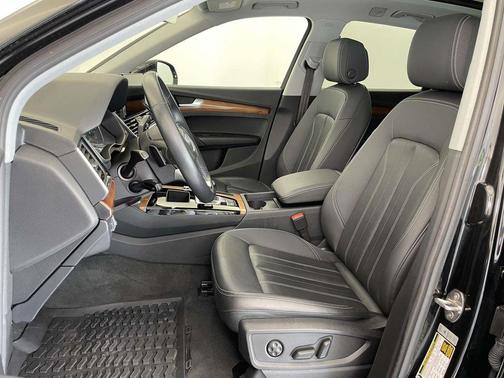 Mythos Black Metallic 2023 Audi Q5 45 S line Premium