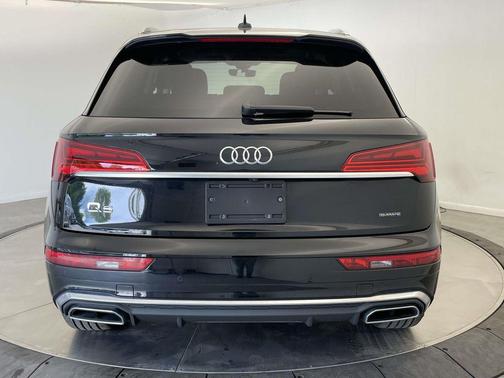 Mythos Black Metallic 2023 Audi Q5 45 S line Premium