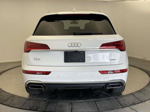 Ibis White 2023 Audi Q5 45 S line Premium