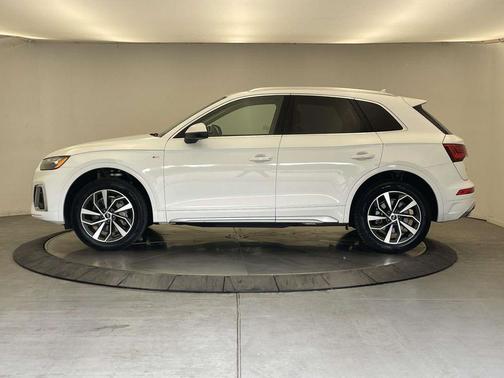 Ibis White 2023 Audi Q5 45 S line Premium