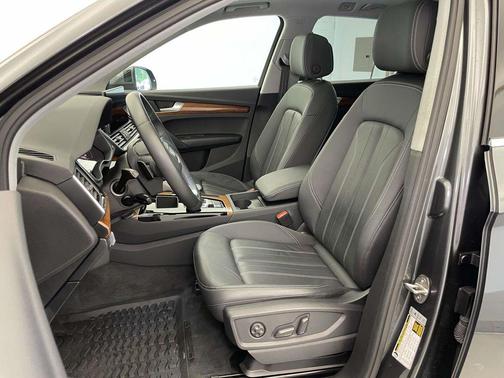 Daytona Gray Pearl Effect 2023 Audi Q5 45 S line Premium