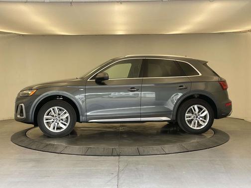Daytona Gray Pearl Effect 2023 Audi Q5 45 S line Premium