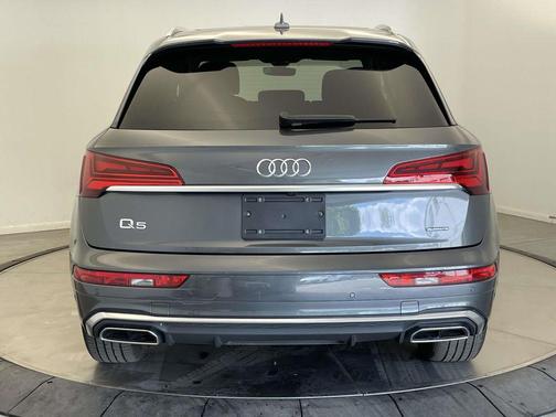 Daytona Gray Pearl Effect 2023 Audi Q5 45 S line Premium