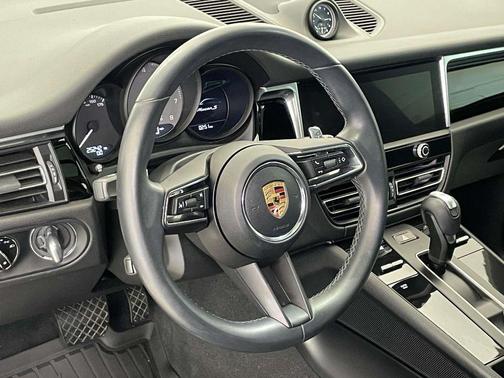 2022 Porsche Macan S