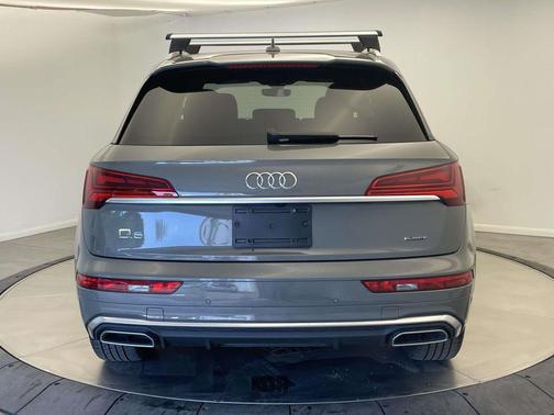 Chronos Gray Metallic 2023 Audi Q5 45 S line Premium