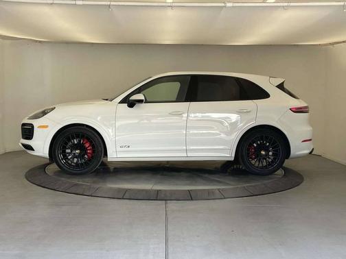 White 2023 Porsche Cayenne