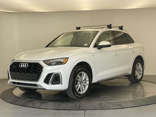 Glacier White Metallic 2023 Audi Q5 45 S line Premium