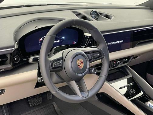 2026 Porsche Macan 4