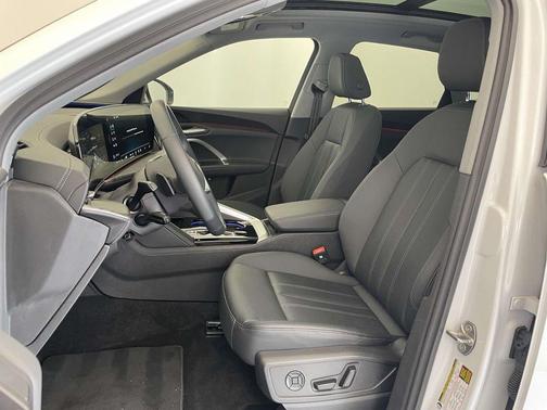 Glacier White Metallic 2025 Audi Q5 Premium TFSI quattro S tronic