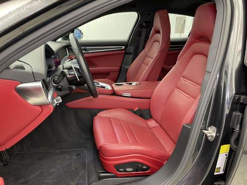2022 Porsche Panamera 4 Platinum Edition