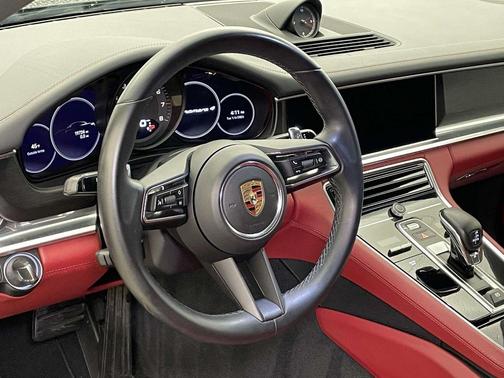 2022 Porsche Panamera 4 Platinum Edition