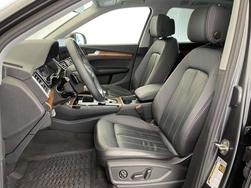 2023 Audi Q5 45 S line Premium