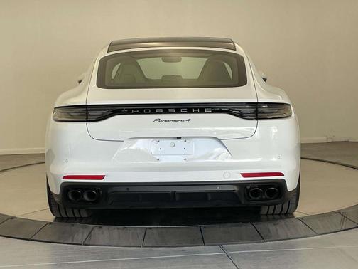 2023 Porsche Panamera 4 Platinum Edition