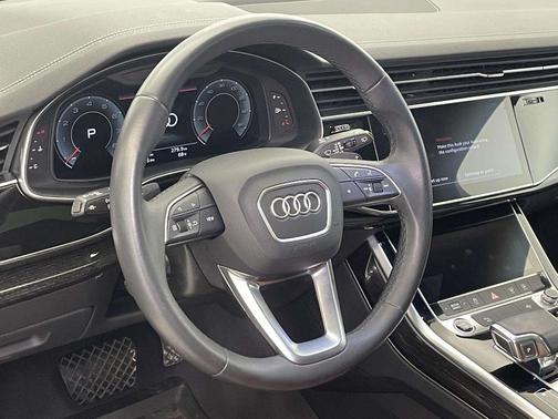 Glacier White Metallic 2023 Audi Q7 45 Premium