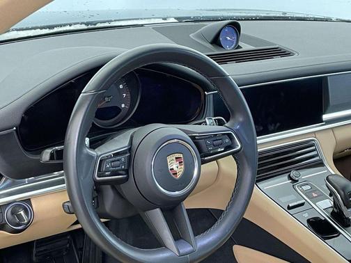 2022 Porsche Panamera 4 Platinum Edition