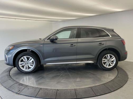 Daytona Gray Pearl Effect 2023 Audi Q5 45 S line Premium