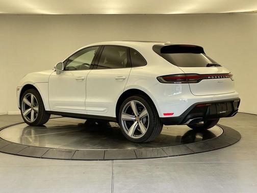 2025 Porsche Macan 