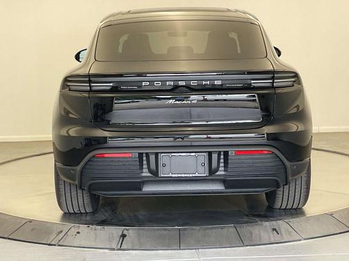 2025 Porsche Macan 4